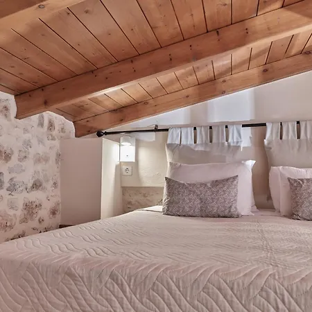 Villa Stone With Swimming Pool-bbq!