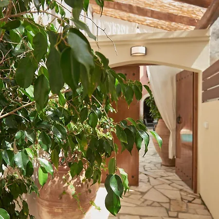 Stone With Swimming Pool-bbq! Villa